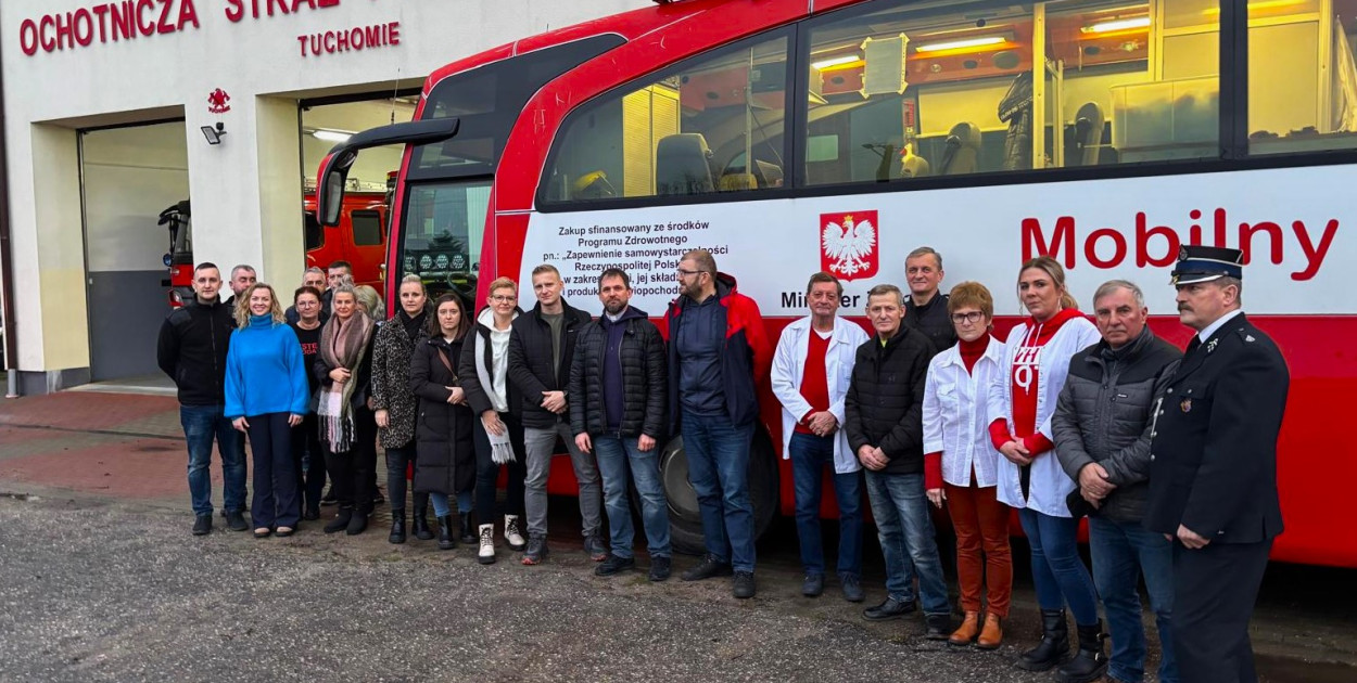 Podczas świątecznej zbiórki przed remizą OSP w Tuchomiu krew oddało 48 osób