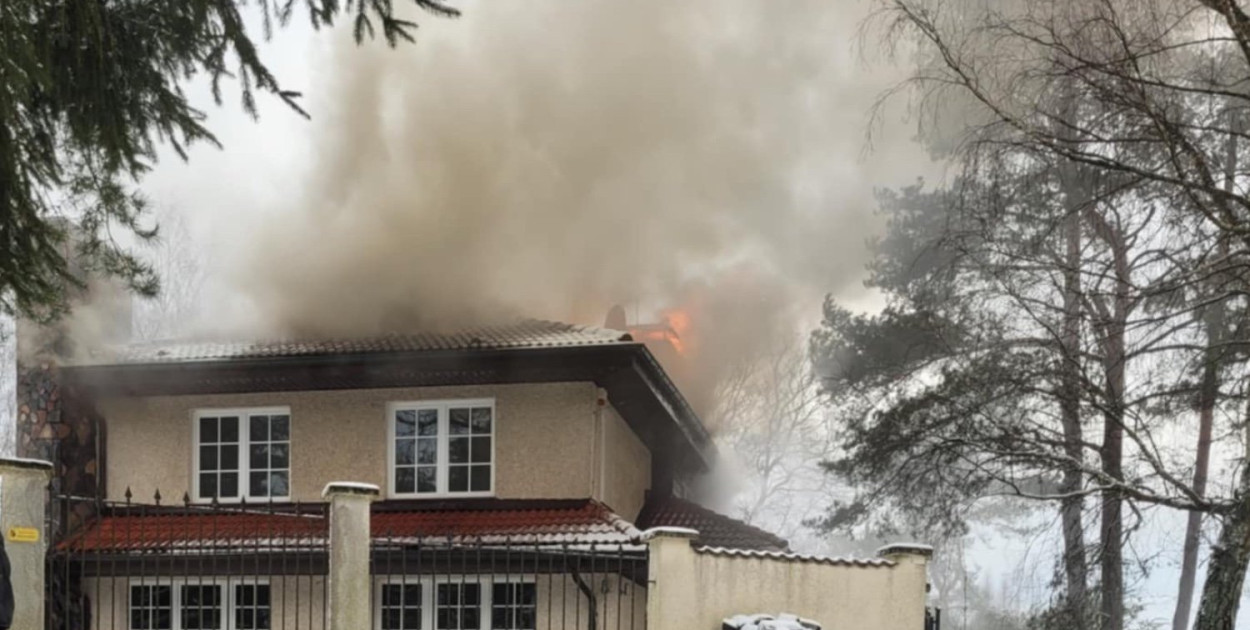 Pożar domu jednorodzinnego w Studzienicach wybuchł nad ranem 3 stycznia