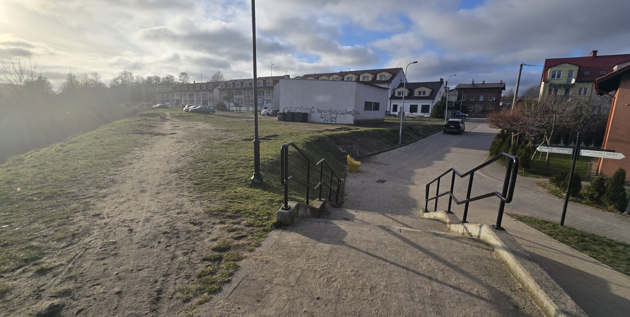 Nowy plac zabaw powstanie za zabytkowym mostem nad Borują, przy ulicy Stary Dworzec