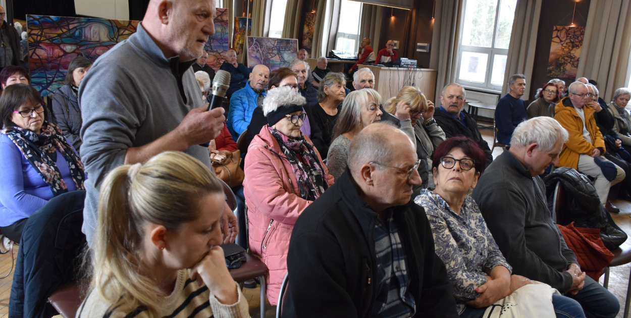 Mieszkańcy zgromadzeni w domu kultury jednogłośnie odrzucili propozycję budowy biogazowni przy ul. Ogrodowej