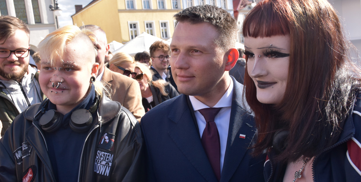Na spotkanie ze Sławomirem Mentzenem przybyło kilkaset osób, a może i ponad 1000.