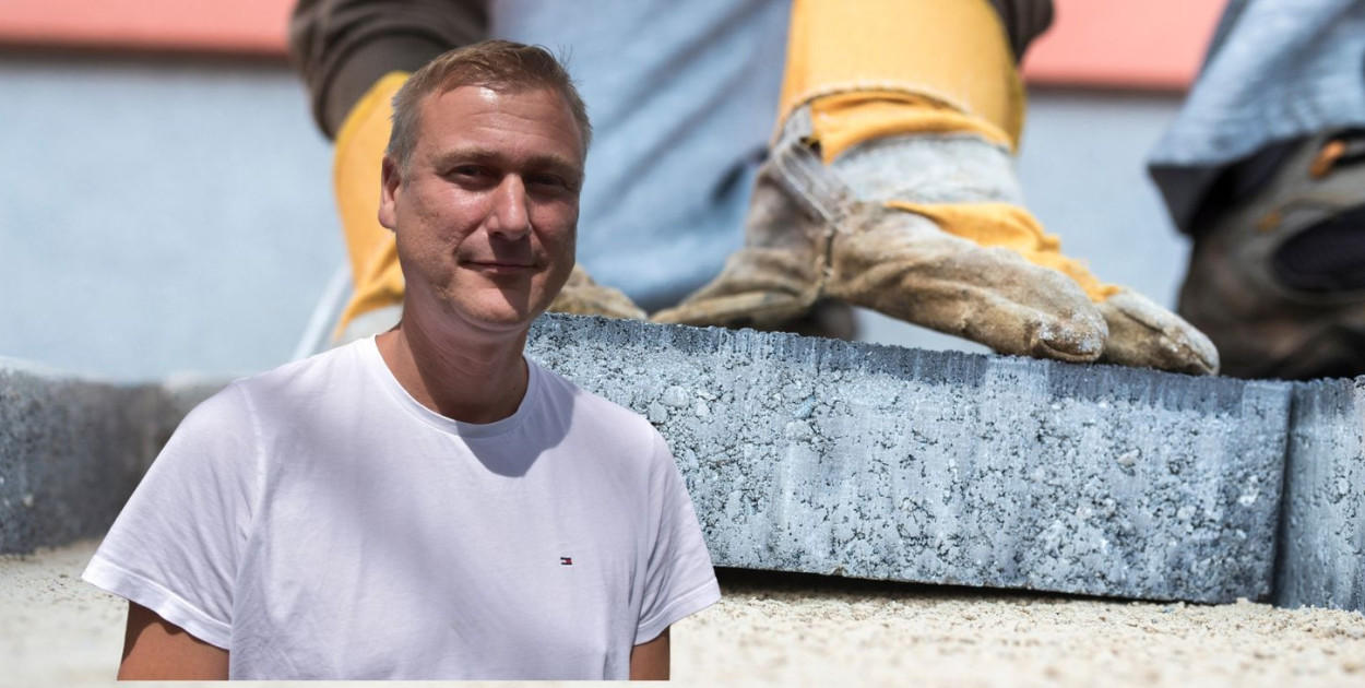 Radny Aleksander Pradella konsekwentnie zabiega o ułożenie płyt betonowych na ul. Kąpielowej