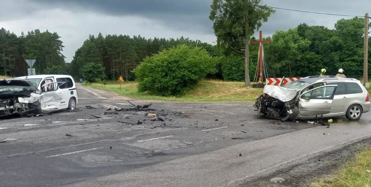 Jednym z najpoważniejszych zdarzeń było zderzenie dwóch samochodów na skrzyżowaniu w Podkomorzycach