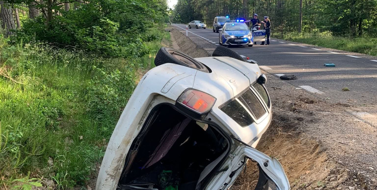 17  czerwca na drodze powiatowej Jasień – Soszyca rozbił się 43-letni strażak zawodowy. Miał ponad 2 promile alkoholu w organizmie
