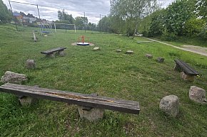 Masłowski wskazuje MANKAMENTY na placu przy ul. Niemcewicza-459
