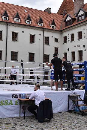 Bokserski turniej na rycerskim dziedzińcu. Był NOKAUT-479