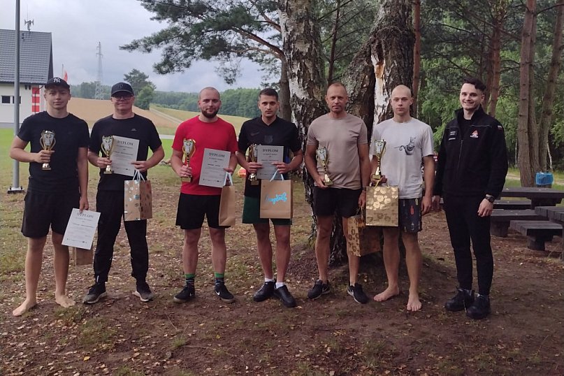 ŚWIĘTO siatkówki w Krosnowie. WYGRALI Megier i Czapiews