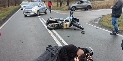 WYPADEK na DK20. Crossowiec ŚLIZGIEM uderzył w Skodę-16515