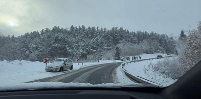 ŚLISKO NA DROGACH! Zima znowu zaskoczyła drogowców?-16565