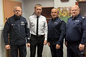 Policjant zaatakowany przez nożownika wyszedł ze szpitala-16652