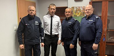 Policjant zaatakowany przez nożownika wyszedł ze szpitala-16652