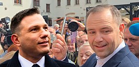 Mentzen w drodze do Bytowa „rozjeżdża” słownie Nawrocki