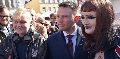 MENTZEN wśród tłumu na rynku w Bytowie-19197