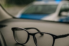 Bytów: Stwierdził, że policjanci ZAMULALI, więc WYPRZEDZIŁ ICH mimo zakazu-19755