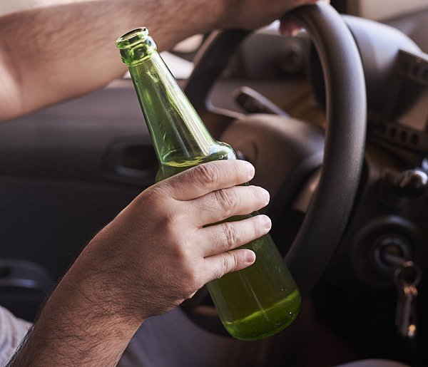 30-latek jechał pod wpływem alkoholu. Musi POŻEGNAĆ SIĘ z zawodem kierowcy-19970