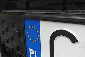Rejestracja auta przez internet i koniec z przynoszeniem tablic. Rząd przyjął...-20051