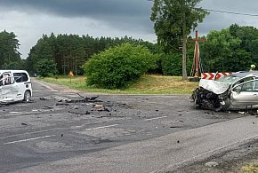 Czołówka w Podkomorzycach! Dwie osoby w szpitalu, droga ZABLOKOWANA!-20113