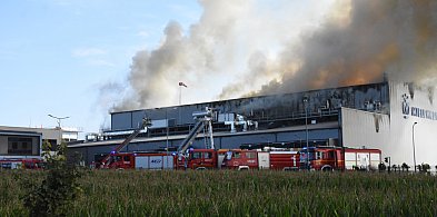 Płonie zakład produkcyjny pod Sierakowicami. Na miejscu 30 ZASTĘPÓW STRAŻY!-20675