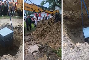 DLA POTOMNYCH. W Parchowie zakopali skrzynię. Otwarcie w 2075 roku-20920
