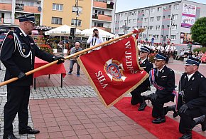 KONIEC służby Polsce Ludowej. Strażacy mają nowy sztandar-21011