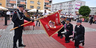 KONIEC służby Polsce Ludowej. Strażacy mają sztandar-21011