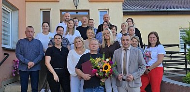 Pan Władysław od 35 lat na etacie. Dostał nagrodę i kwiaty od wójta-21115