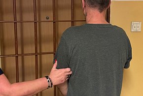 44-latek POBIŁ dzieci. Po szybkiej akcji policji został ZATRZYMANY-21457
