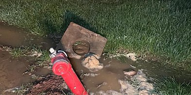 Szukają kierowcy, który staranował hydrant w Rabacinie. Woda lała się godzinami-21489