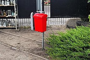 Widzisz taki pojemnik na cmentarzu. Oto, do czego służy-21591