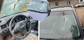 MOKRZYN. Tafla lodu spadła z ciężarówki i rozbiła szybę