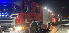 Ciężarówka w rowie. Służby ostrzegają przed mrozem