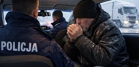 Niemal ZAMARZŁ w ciężarówce. Interwencja służb!