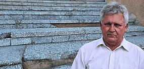 Radny Roman Zaborowski chce remontu schodów