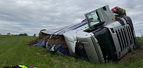Ciężarówka wypadła z drogi. Kora na poboczu!