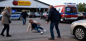 Rowerzysta potrącił pieszą pod Biedronką w Bytowie