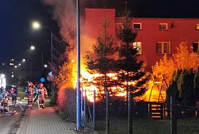 Wieczorny POŻAR na ulicy Prostej w Bytowie-21790