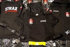 Nowe ubrania strażackie dla OSP Tuchomie wsparciu z 1,5%-21880