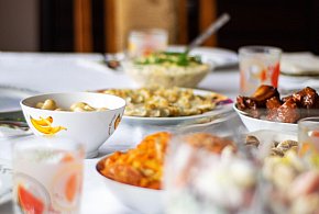 Polacy znów sięgną głębiej do kieszeni. Tyle wydają na świąteczne jedzenie-22407