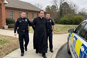 Były wikariusz z parafii w Ugoszczy ARESZTOWANY. Oskarżają o przestępstwa-22453