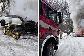 Pożar BMW na leśnym parkingu. Szybka interwencja strażaków w Podkomorzycach-22832