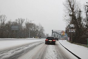 Poważne zagrożenie na drogach. Kierowcy często o tym zapominają-22854