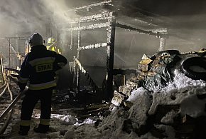 Nocny pożar w Łubnie. Budynek spłonął doszczętnie!