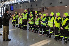 Nocne alarmy i służba na lotnisku. OSP hartuje młodych strażaków