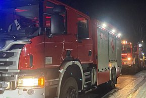 Ciężarówka wypadła z drogi. Służby ostrzegają przed mrozem i gołoledzią