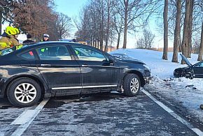 Groźne zderzenie czołowe w Tuchomku. Służby w akcji na DK 20