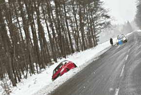 Seria kolizji i trudne warunki na drogach. Policja apeluje o ostrożność