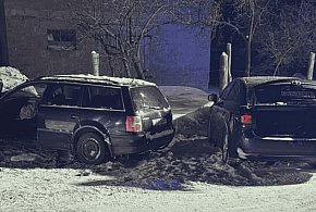 Zjechał na przeciwny pas i uderzył w toyotę. Nocna kolizja Kozy-Mikorowo