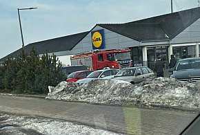 LIDL EWAKUOWANY! Ktoś rozpylił niezidentyfikowany GAZ! [AKTUALIZACJA]