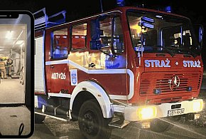 Pożar w Strudze. Zapaliły się trociny w piecu, na miejscu 22 strażaków