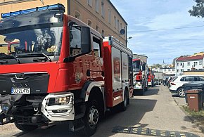 Piekarnik zapalił się w mieszkaniu. Cztery zastępy straży przy Starochojnickiej